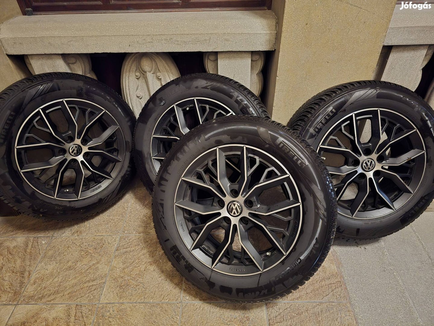 Momo Massimo 5x112 alufeln - Pirelli SF3 négyévszakos gumi 225/60 R17