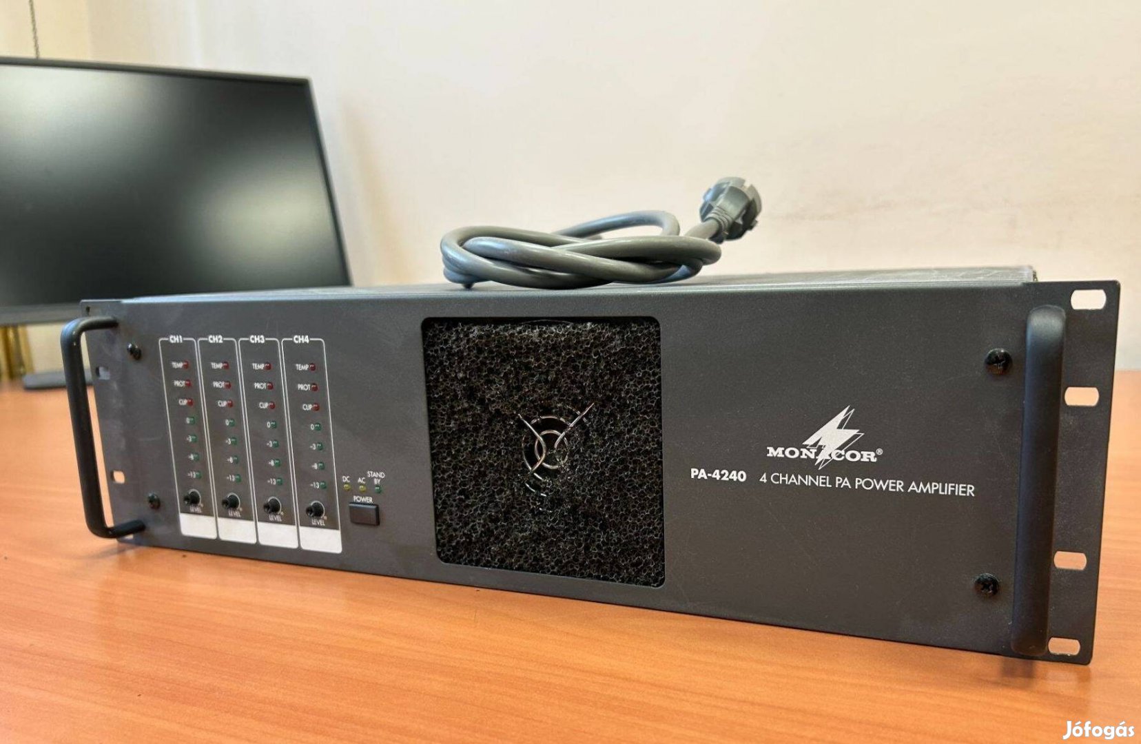 Monacor PA-4240 erősítő 240 W 4 csatornás