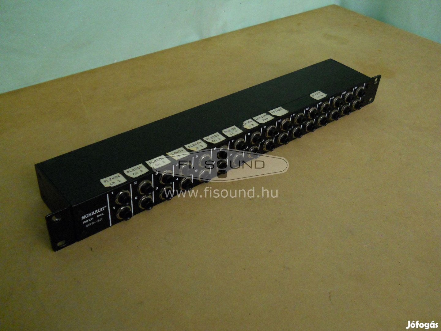 Monarch MPB-32 , patch panel box