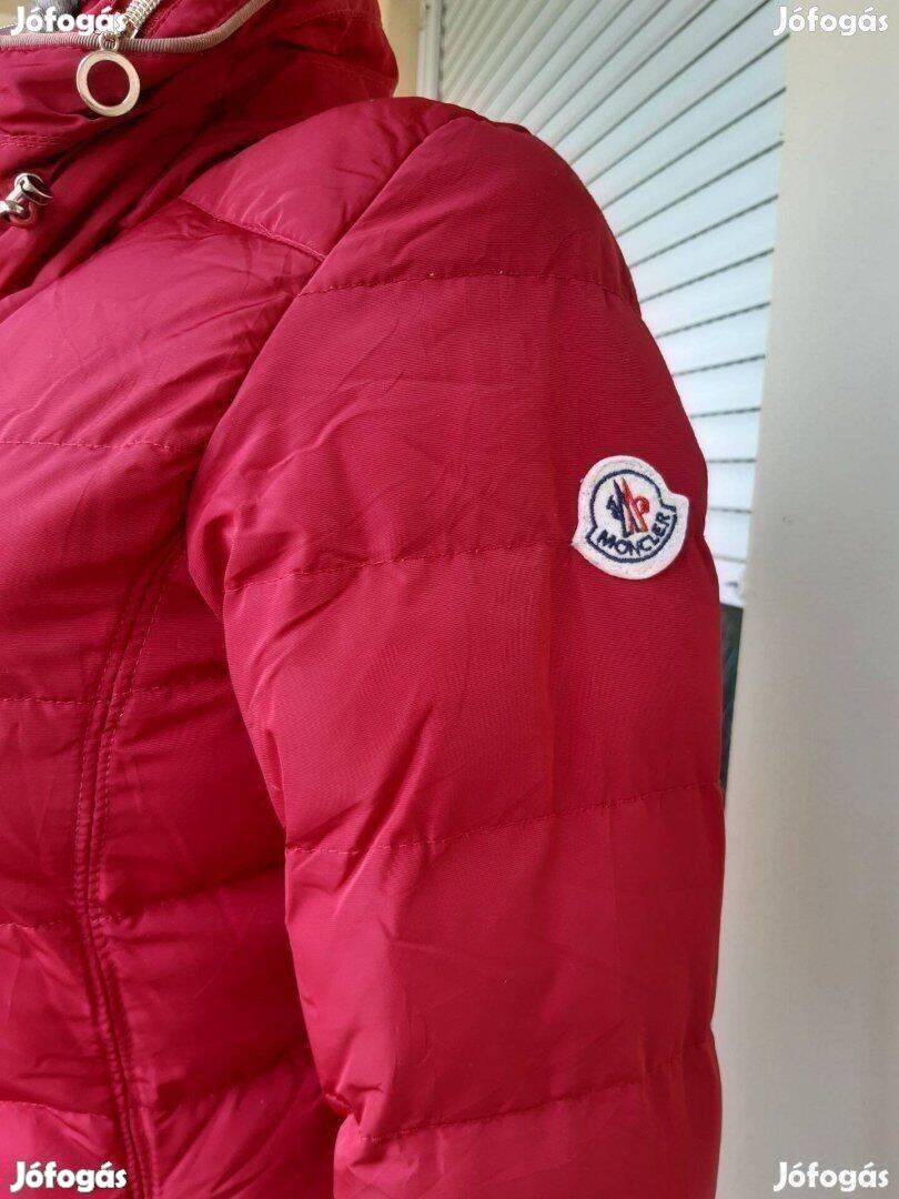 Moncler S-es karcsúsított női télikabát