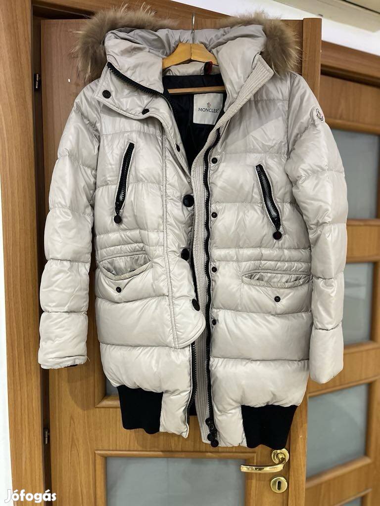 Moncler női kabát 1-es méret, S-es. Téli kabát