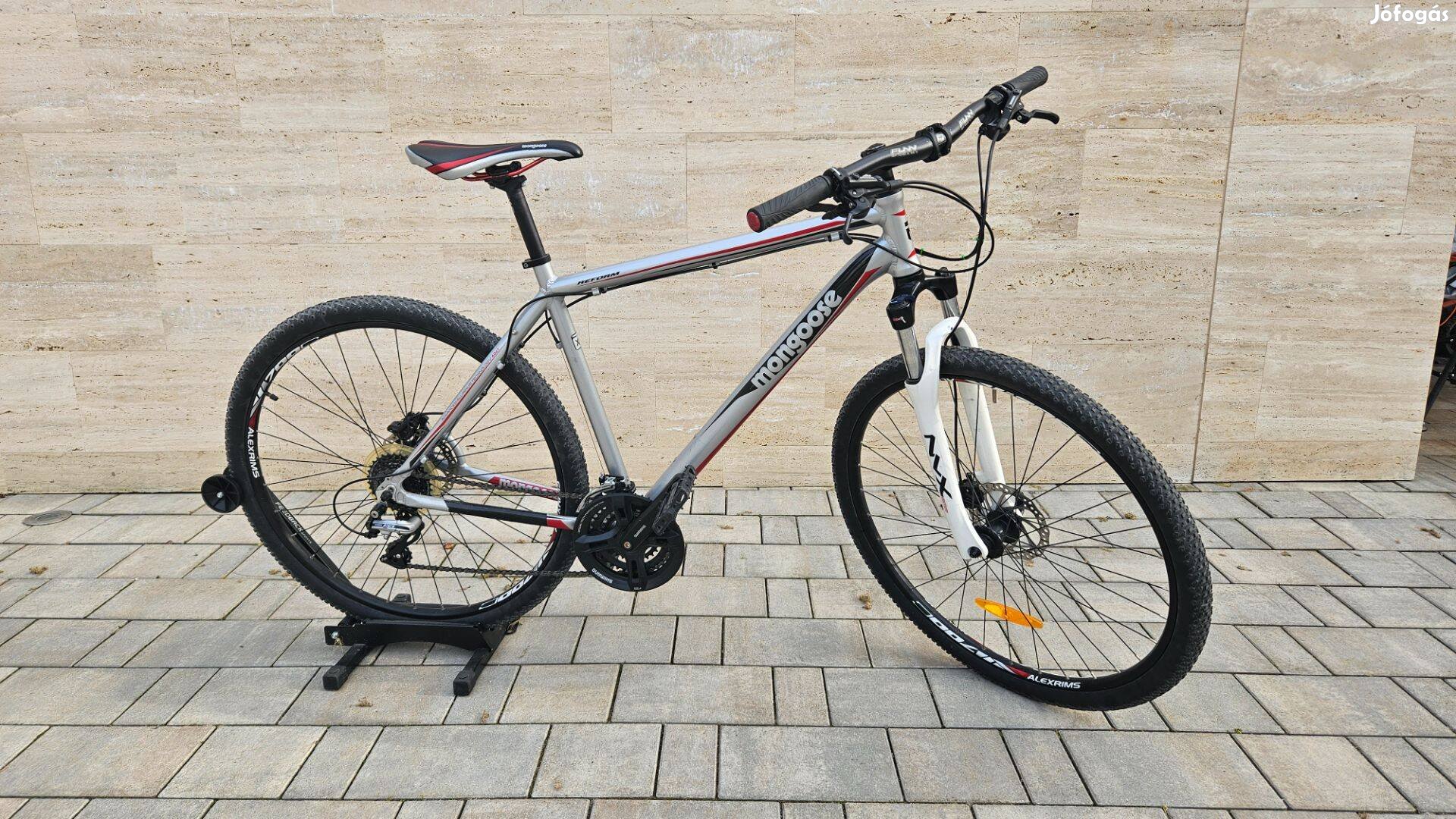 Mongoose Reform XL Trekking bicikli
