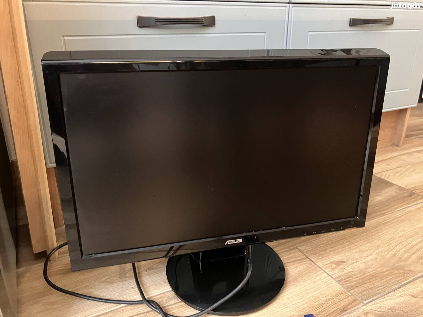 Monitor 2db Szolnokon