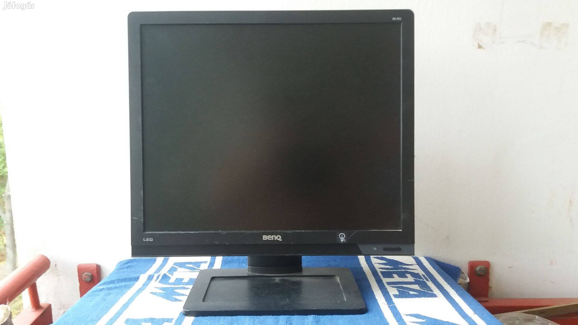 Monitor led, beépített hangszórós