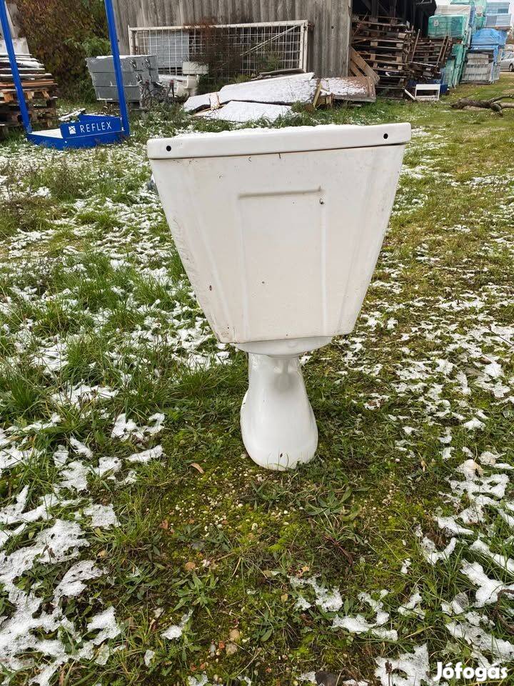 Monoblok WC és tartály