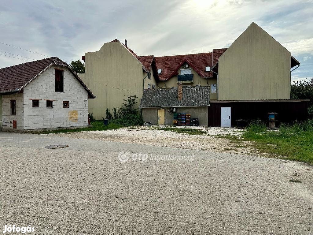 Monori 228 nm-es ház eladó