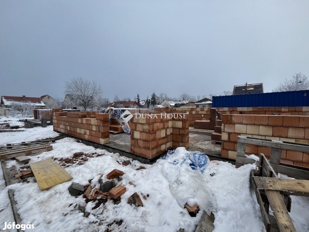 Monori 82 nm-es ház eladó