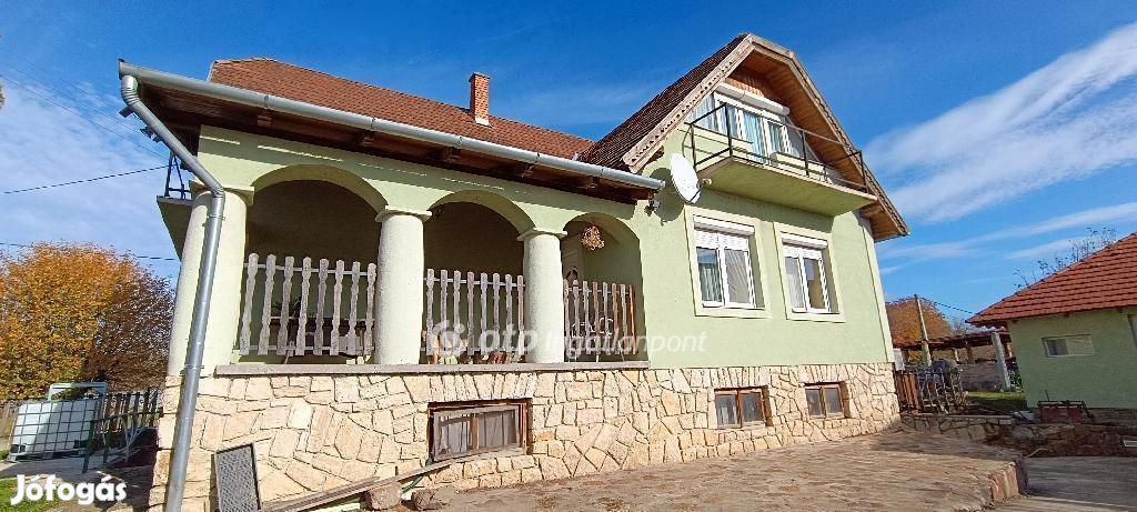 Monostorapátii eladó 237 nm-es ház