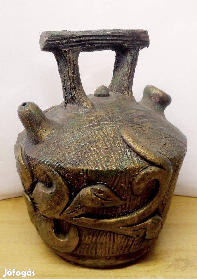 Monseratti két kifolyós terrakotta korsó irizáló arany-zöld