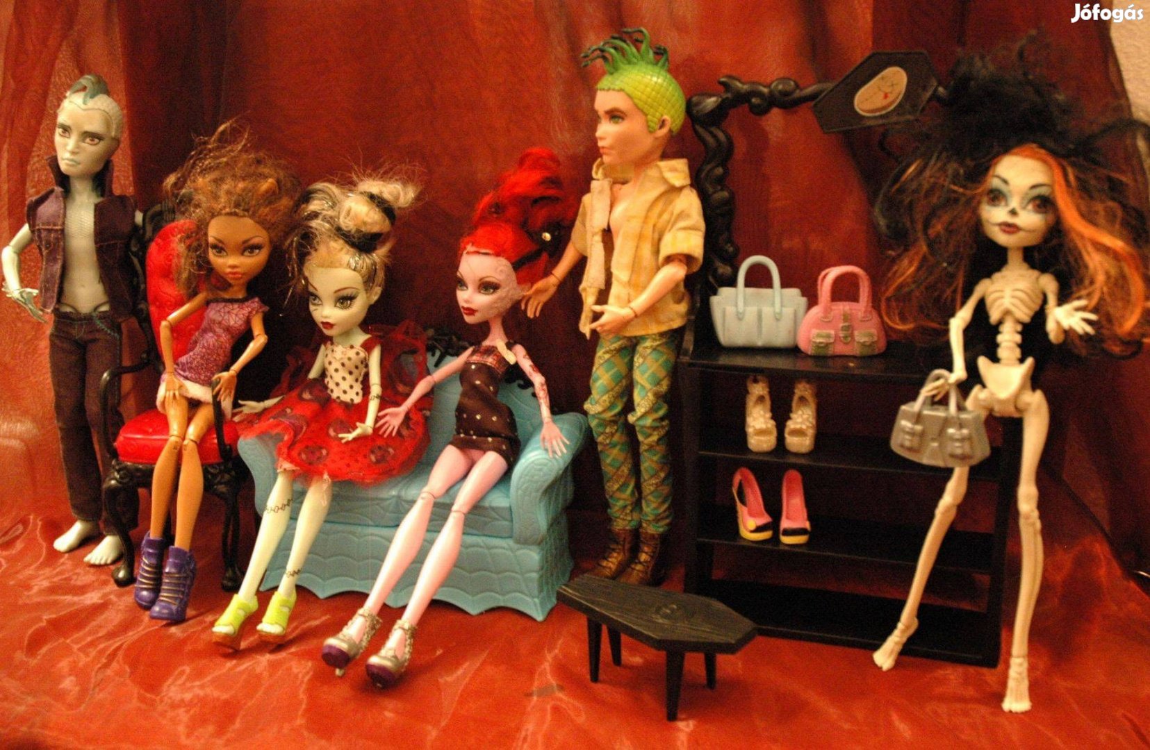 Monster High babák bútorokkal