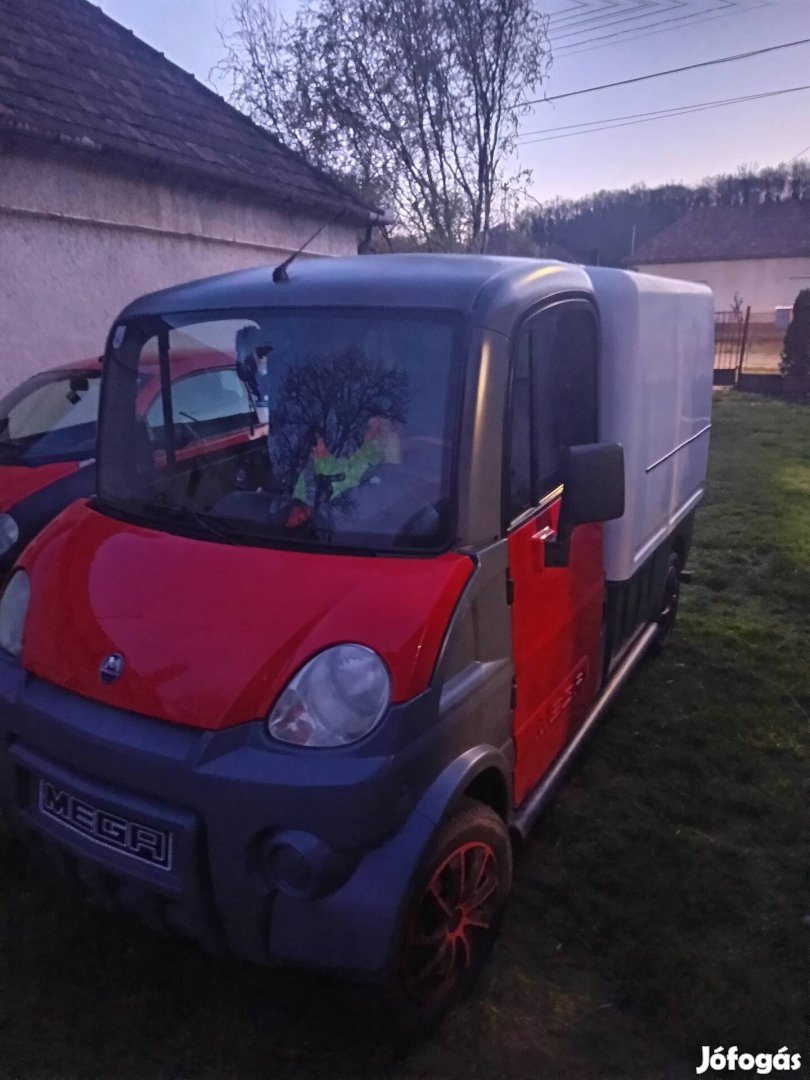 Moped Mega 400