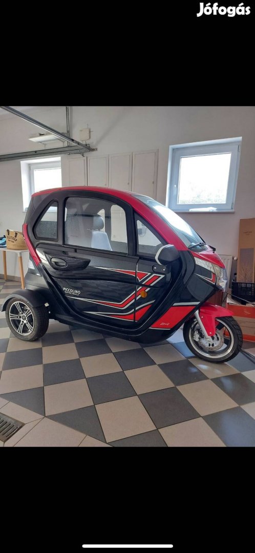 Moped autó magasan felszerelt.