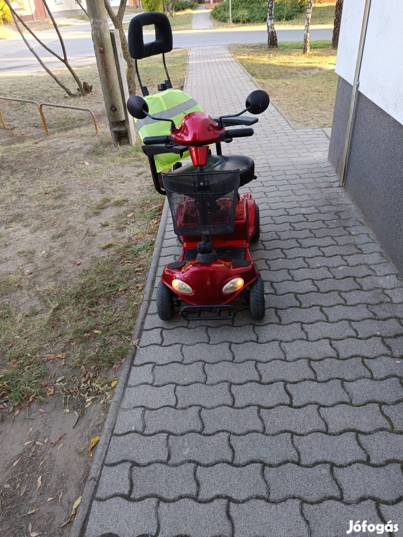 Moped elektromos jármű