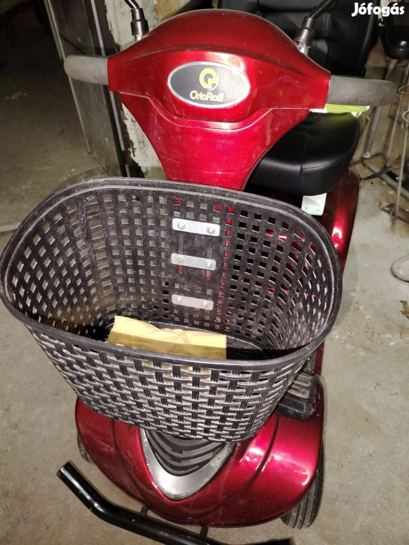 Moped piros, 4 éves