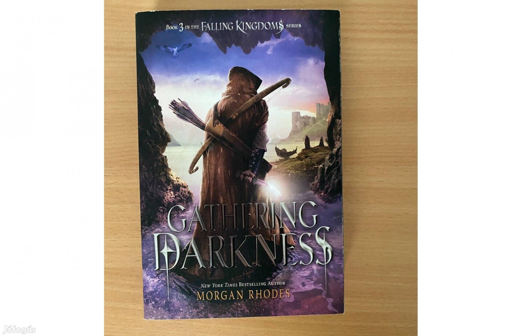 Morgan Rhodes: Gathering Darkness című, angol nyelvű könyv