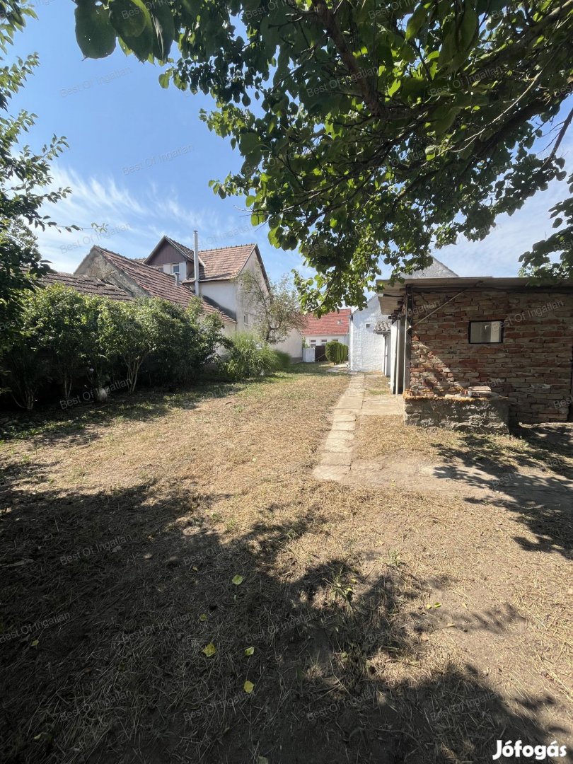 Mórichidán 74 m2-es, 2 szobás családi ház, 1550 m2-es telken eladó!