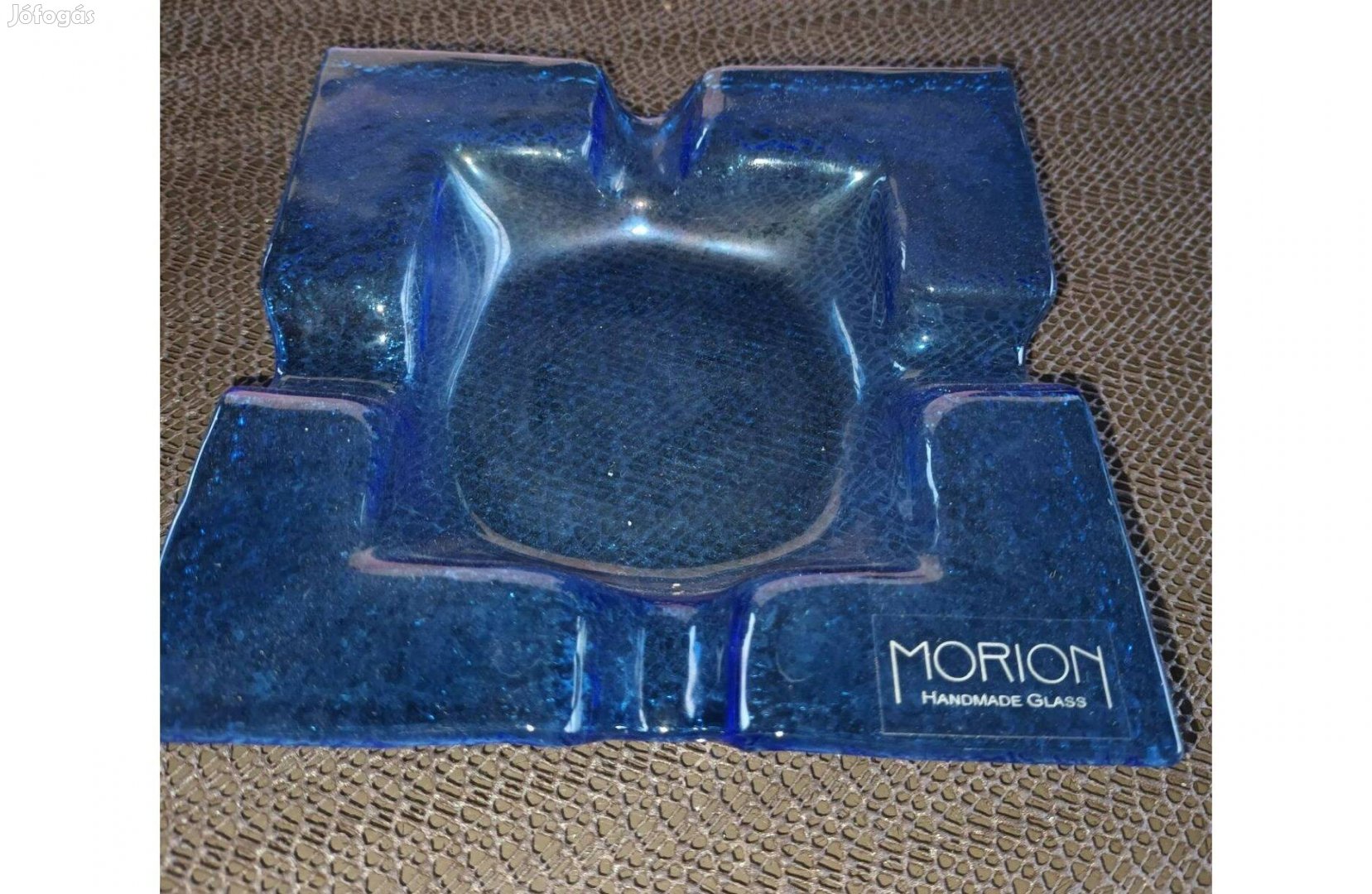 Morion kézzel készült üveg hamutál, kék