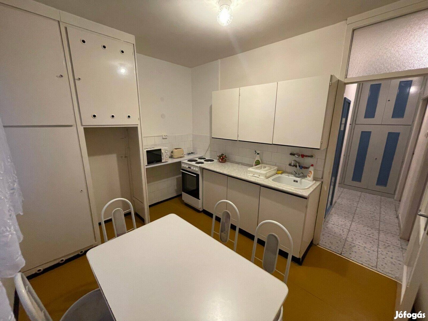 Mórizs Zsigmond utcán 2 szobás erkélyes lakás eladó