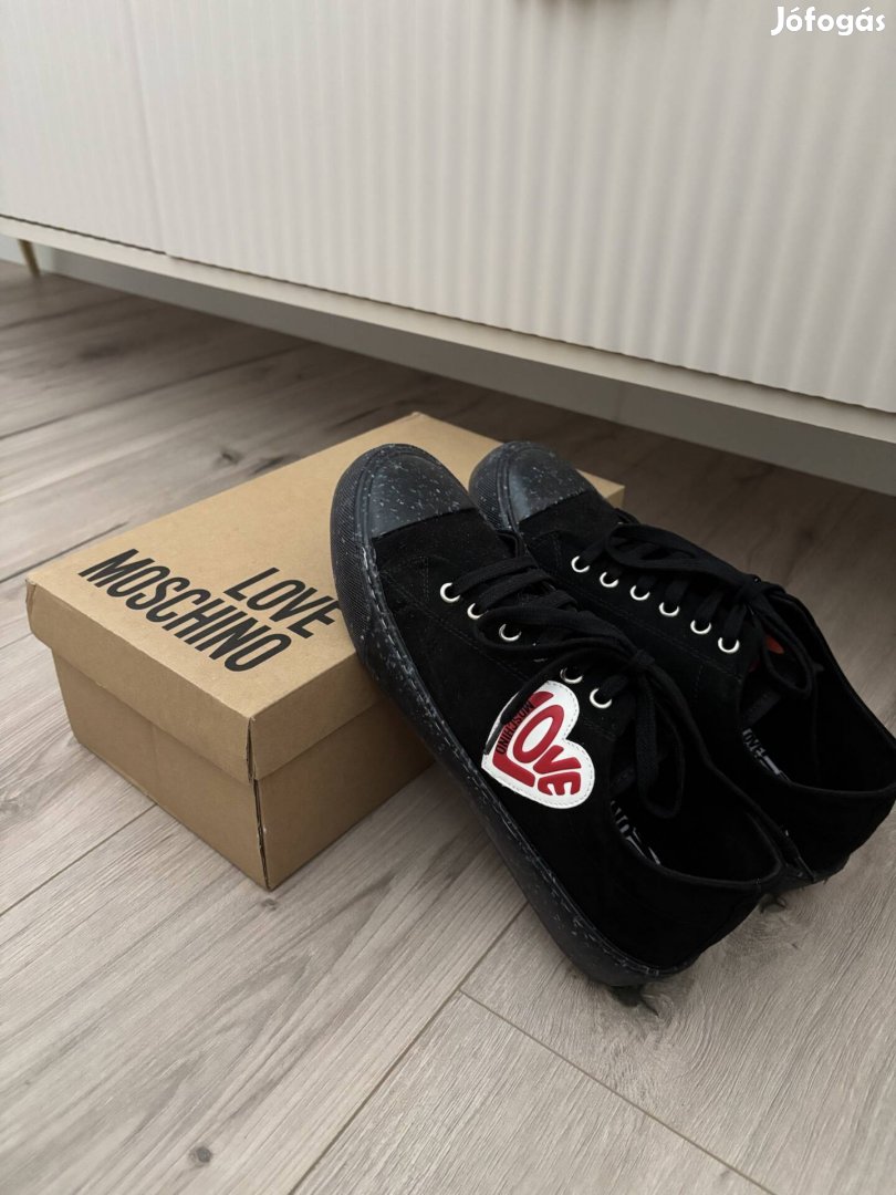 Moschino tornacipő