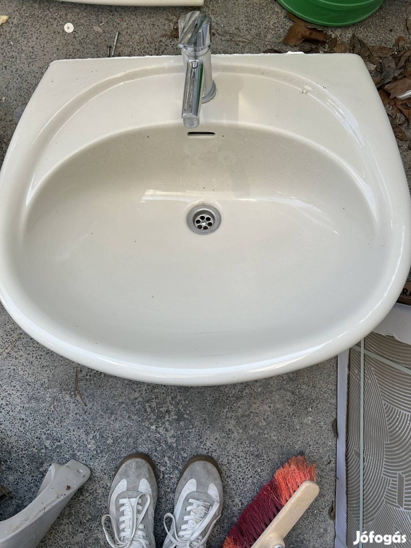 Mosdó csapteleppel, mosdó, csaptelep