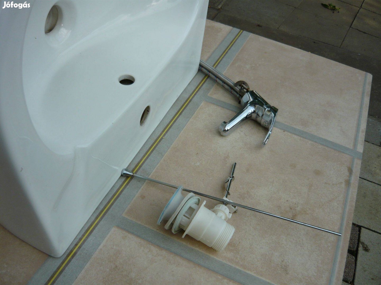 Mosdó tartozékokkal