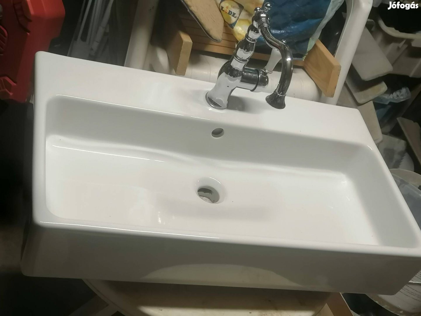 Mosdókagyló antik hatású csapteleppel, pultra szerelhető