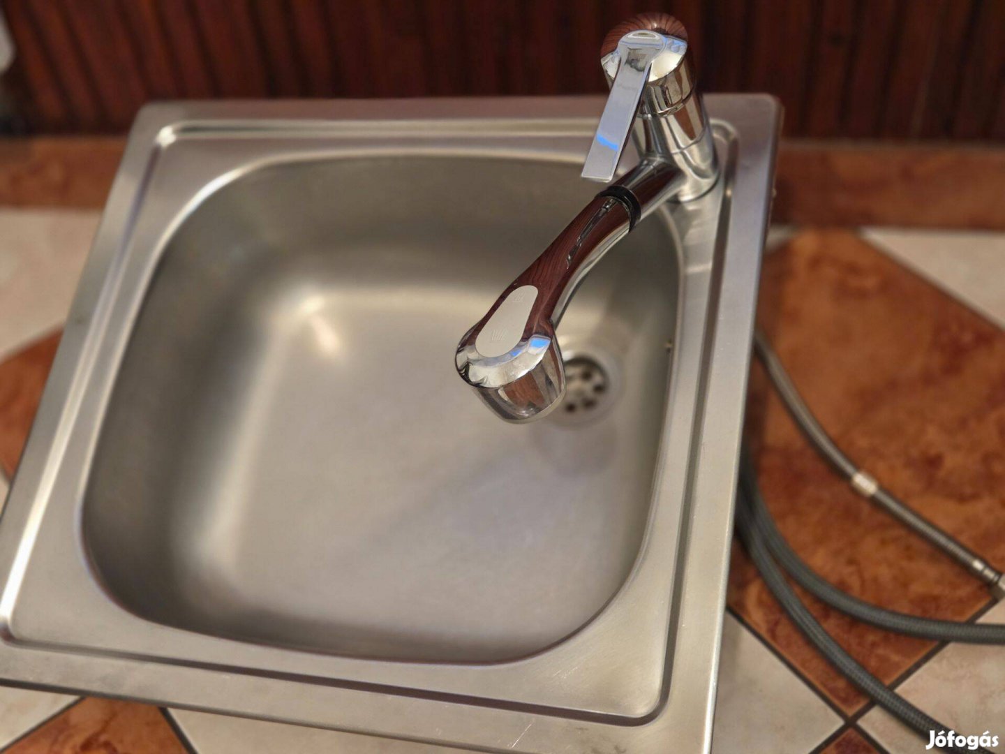 Mosogatótálca zuhanyfejes csapteleppel