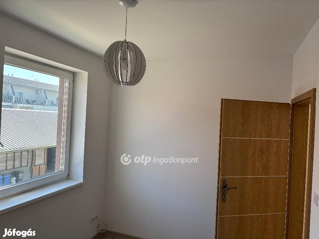 Mosonmagyaróvári 53 nm-es lakás kiadó