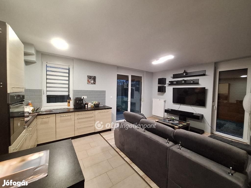 Mosonmagyaróvári eladó 44 nm-es lakás