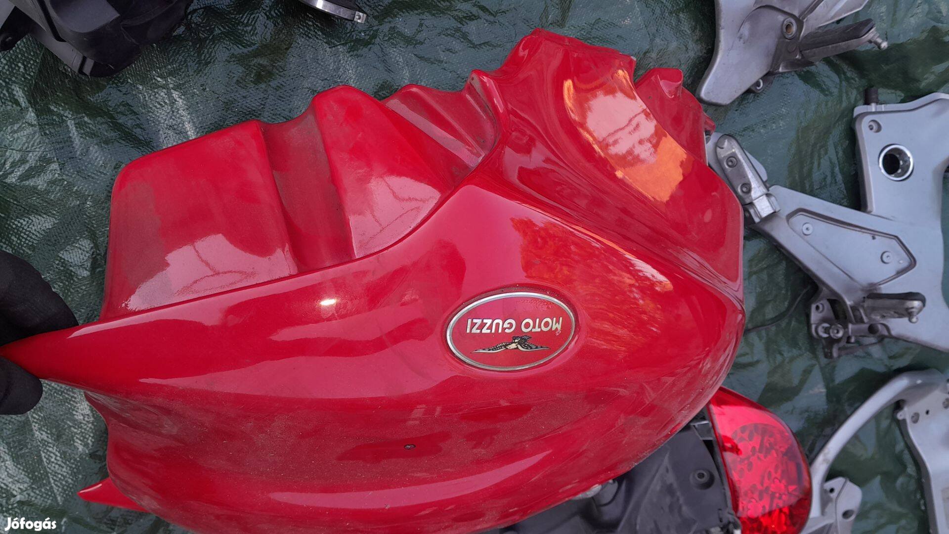 Moto Guzzi Breva 850 i alkatrész , tank