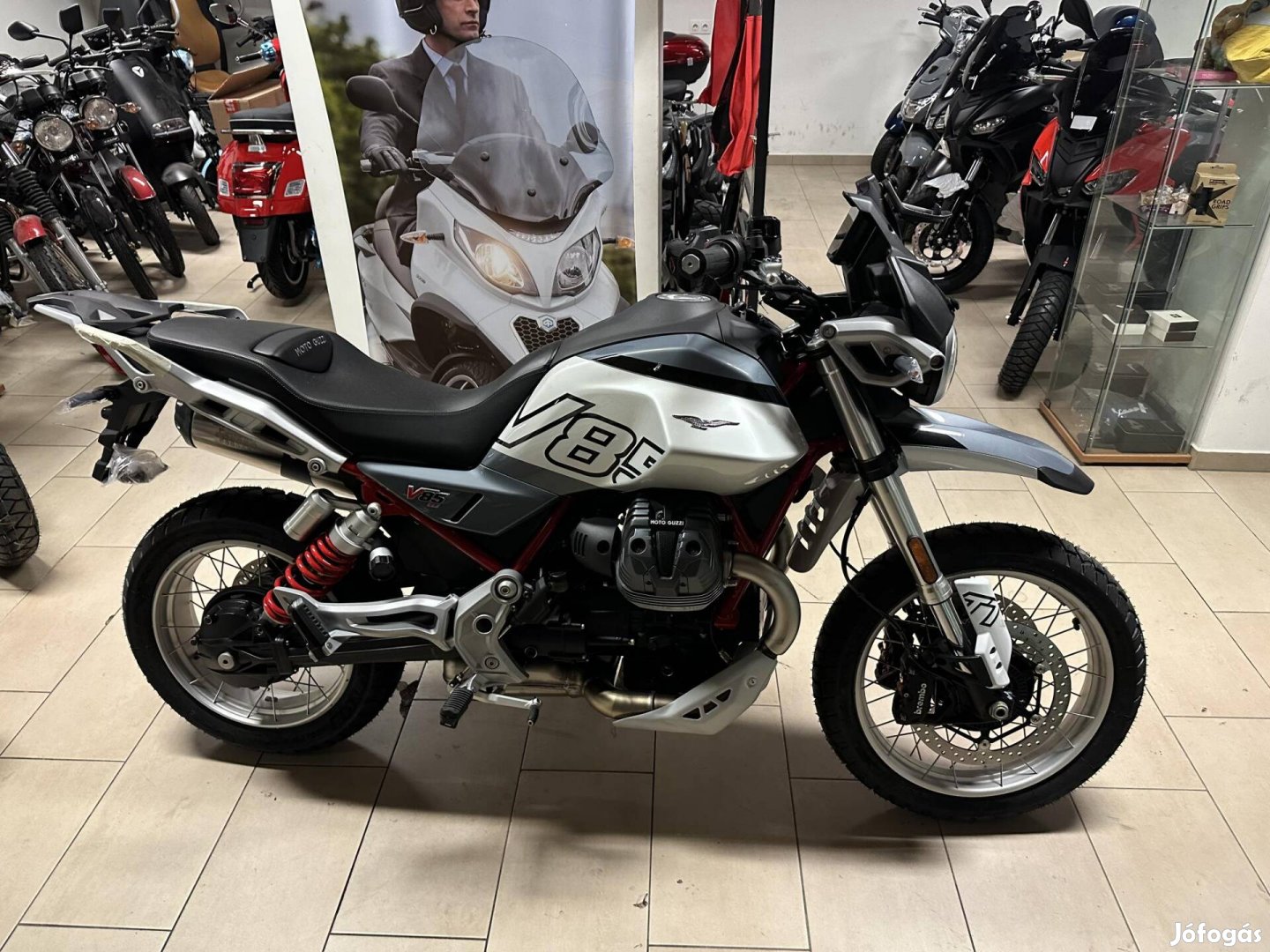 Moto Guzzi V85 TT Black Friday Akció/ 2024 új m...