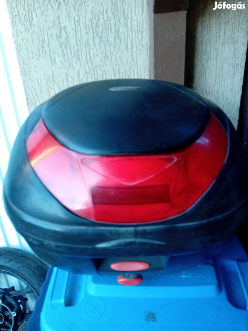 Motor doboz elvihető