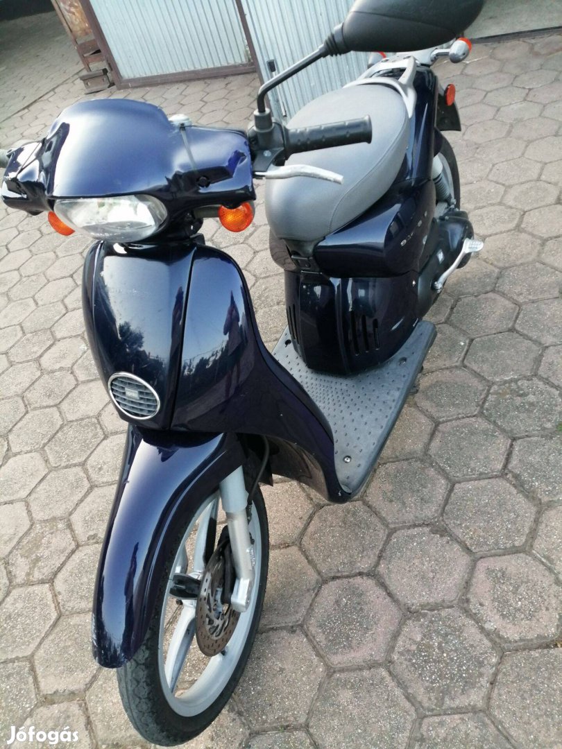 Motor robogó