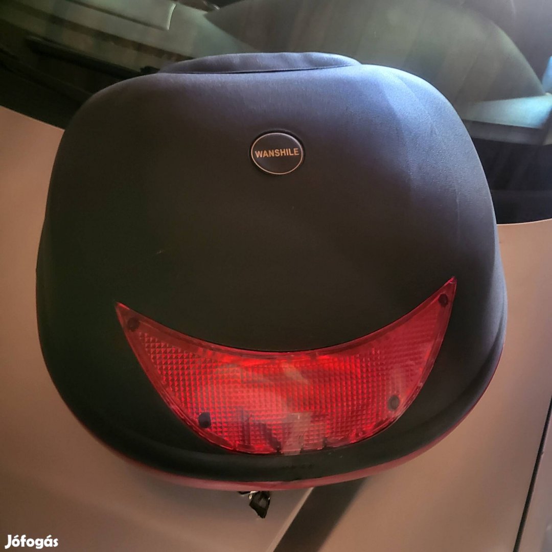 Motor tároló doboz