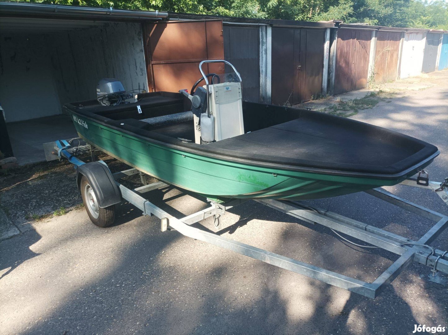 Motorcsónak HY 4,2 FISH utánfutóval