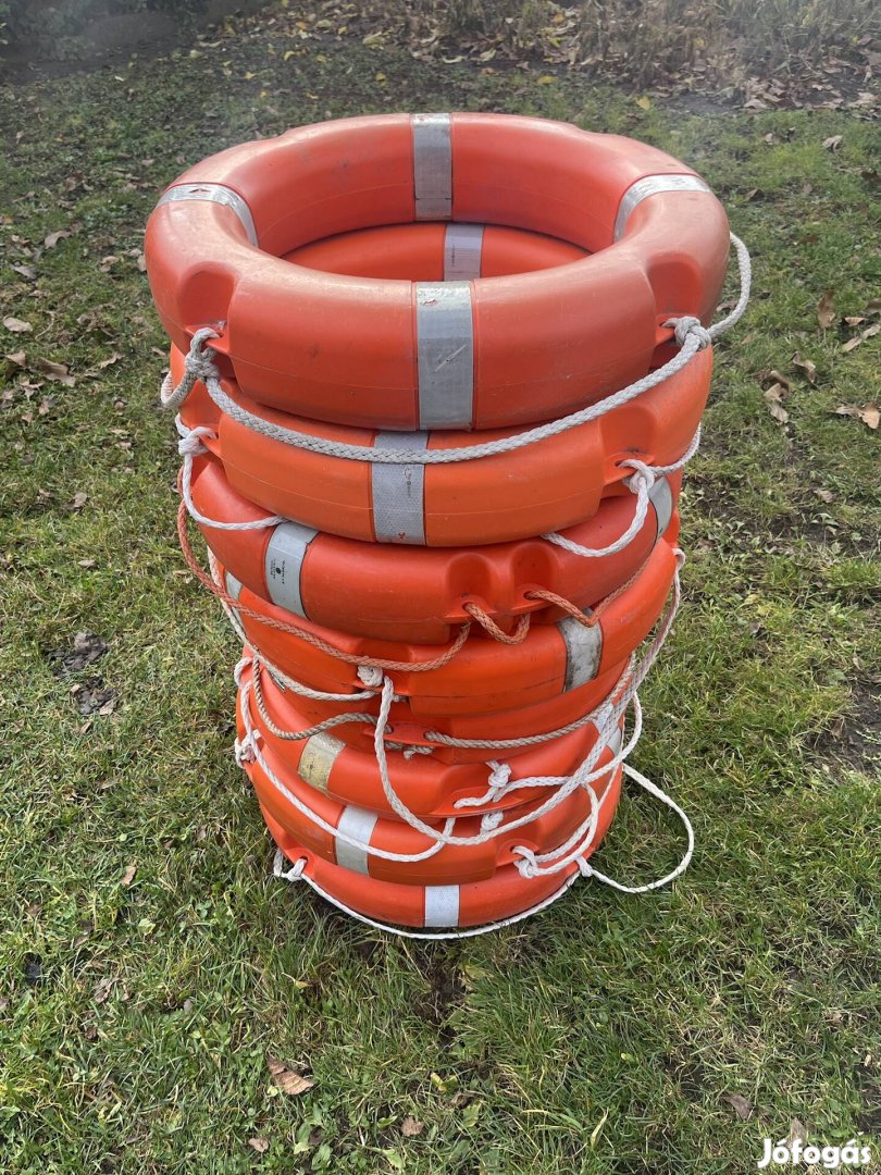 Motorcsónak hajó felszerelés mentőgyűrű mentőpatkó mentőmellény