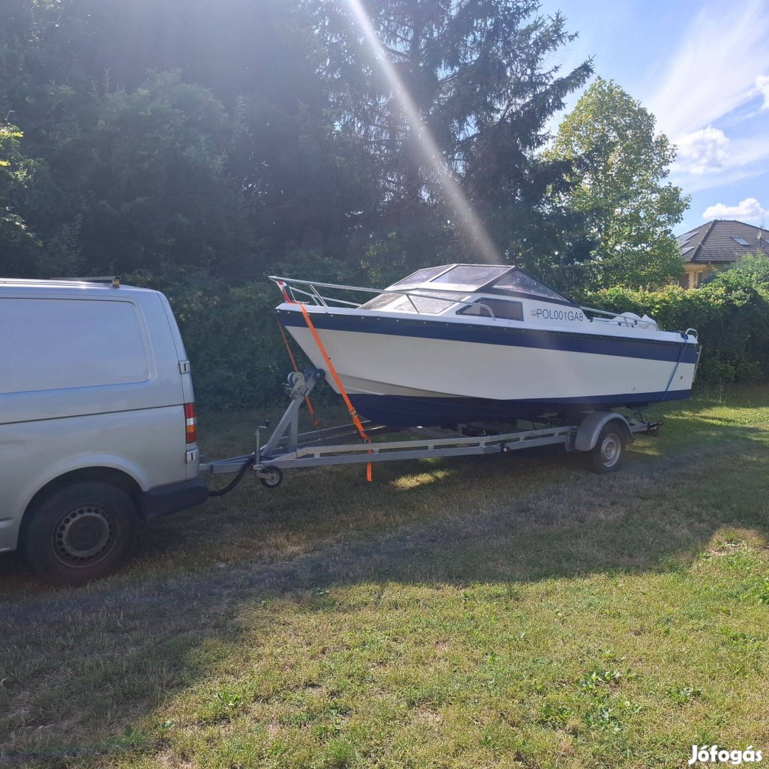 Motorcsónak jeanneau 575
