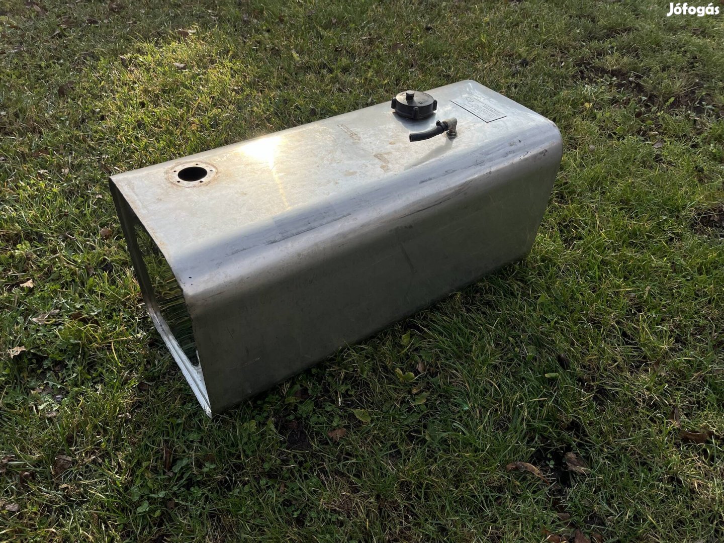 Motorcsónak üzemanyag tank tartály rozsdamentes műanyag 65-71 literes 