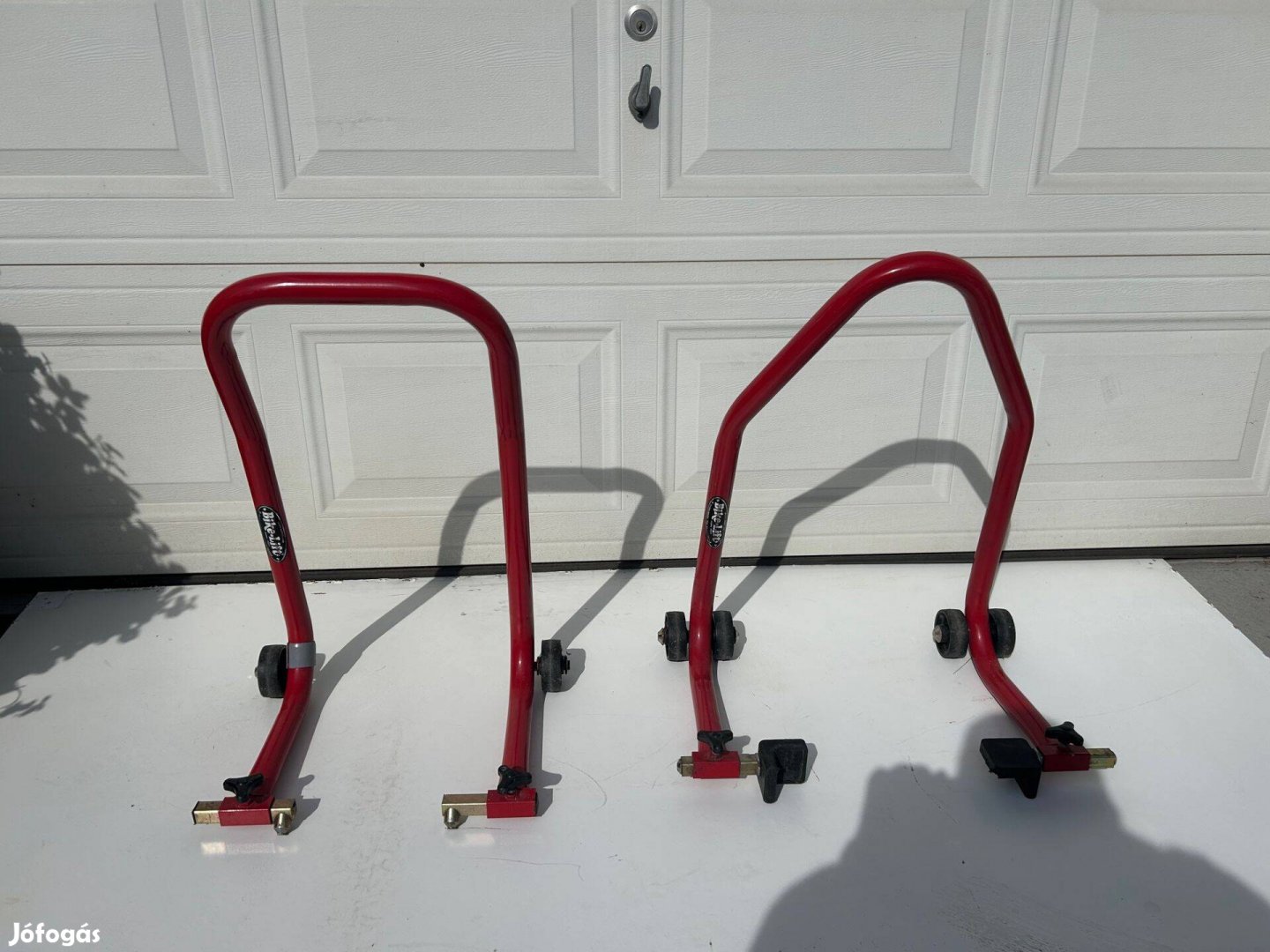 Motoremelő első-hátsó