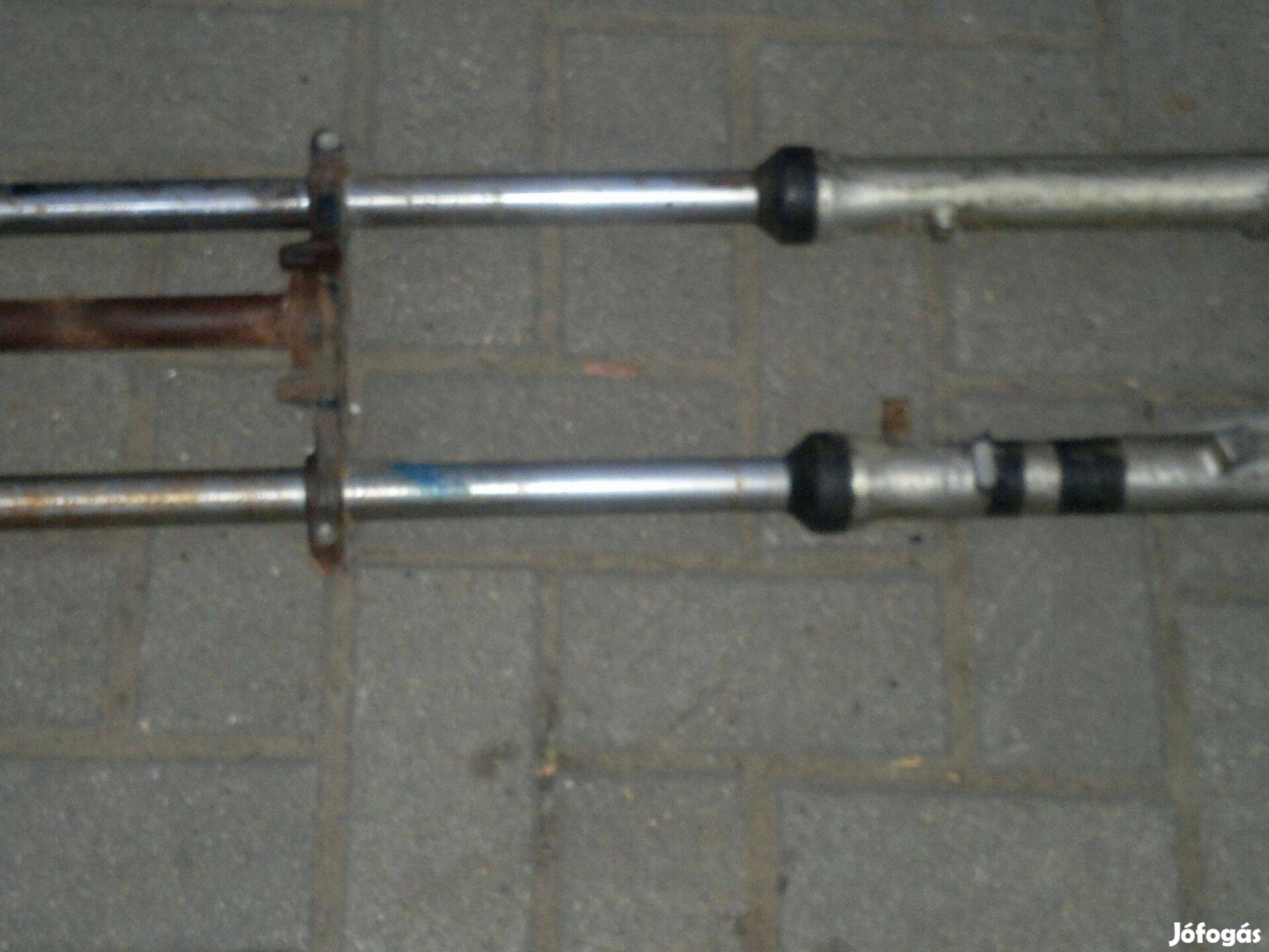 Motorkerékpár elsövilla