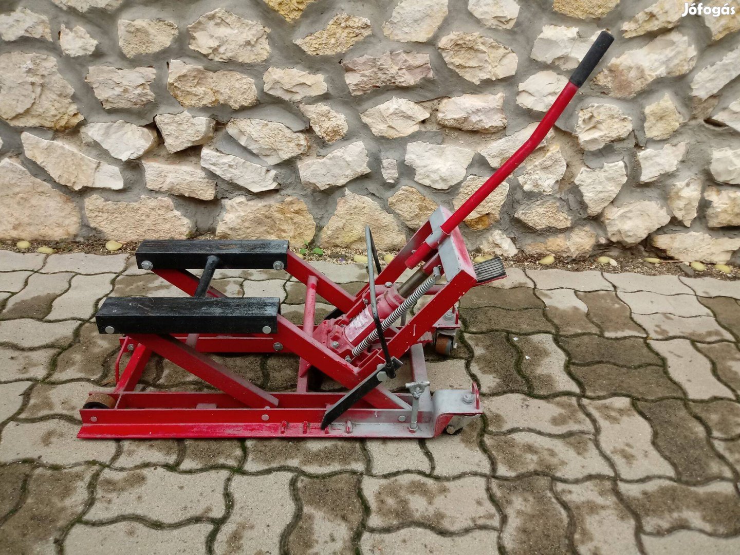 Motorkerékpár emelő
