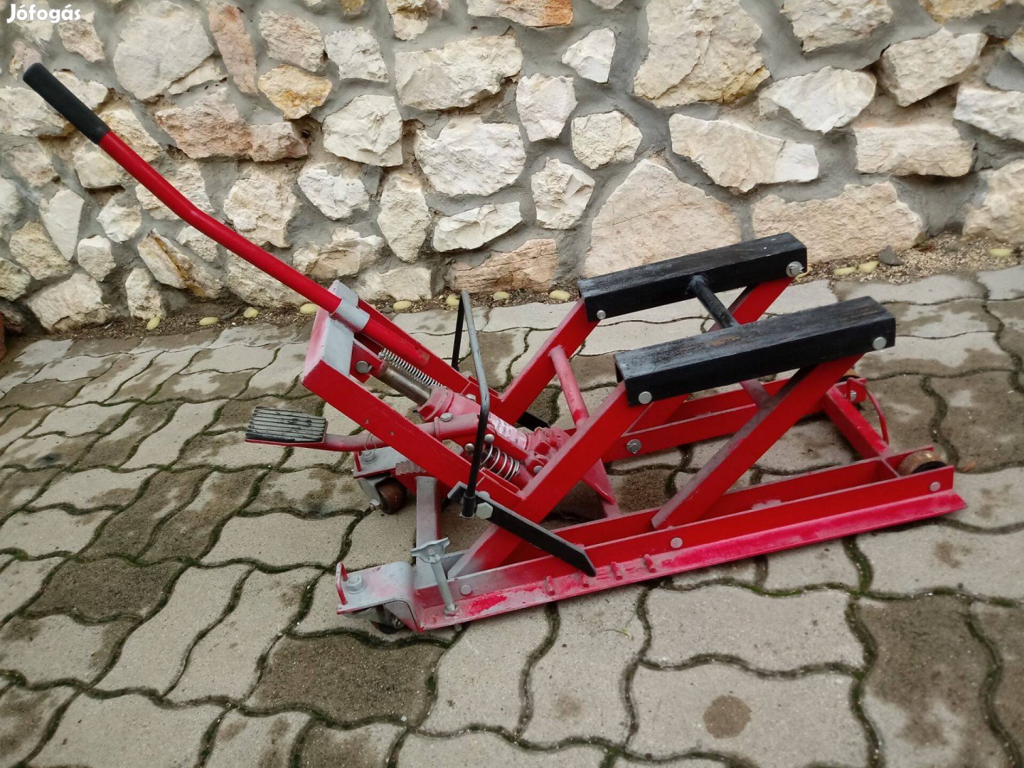 Motorkerékpár emelő