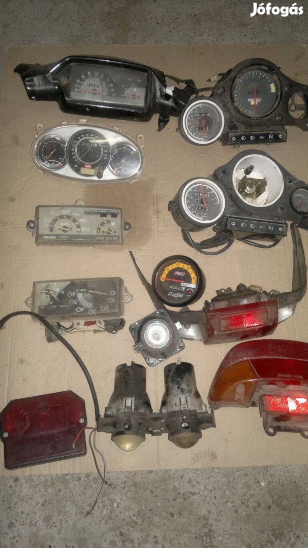 Motorkerékpár müszerek,lámpák