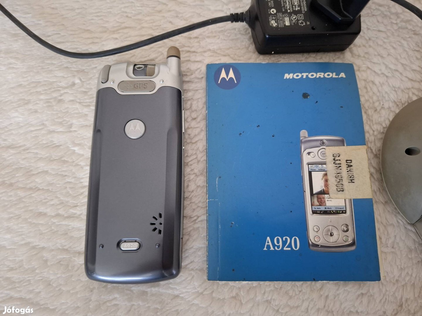Motorola A920 telefon, töltővel