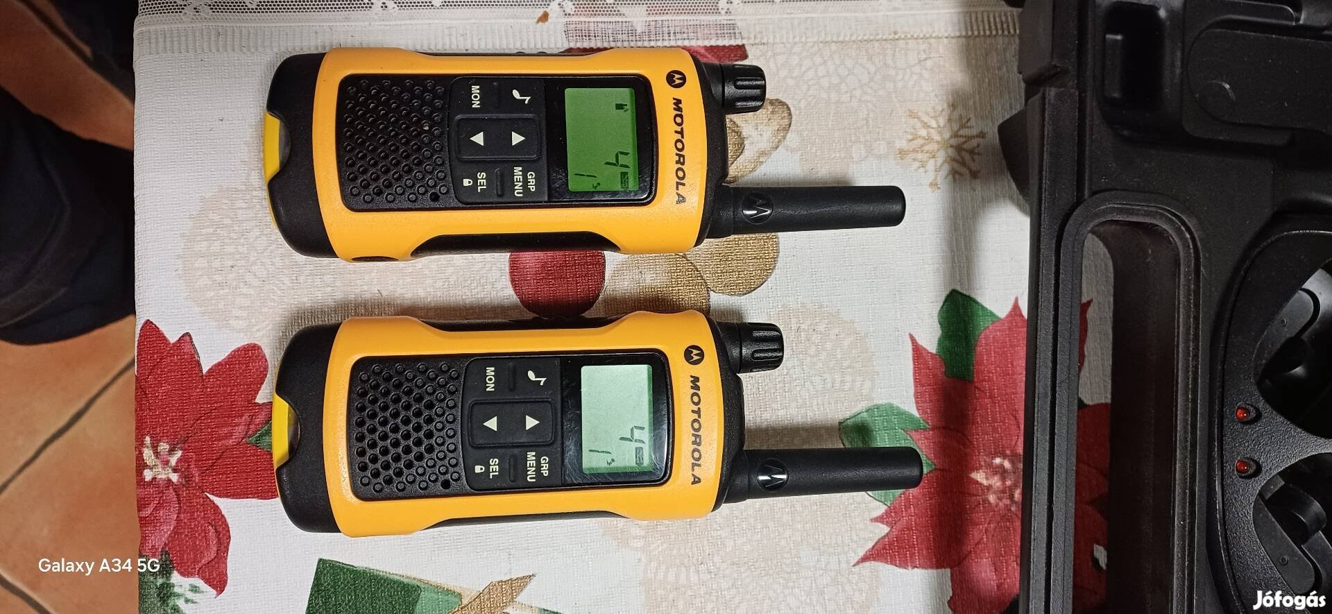 Motorola T80 Walkie Talkie