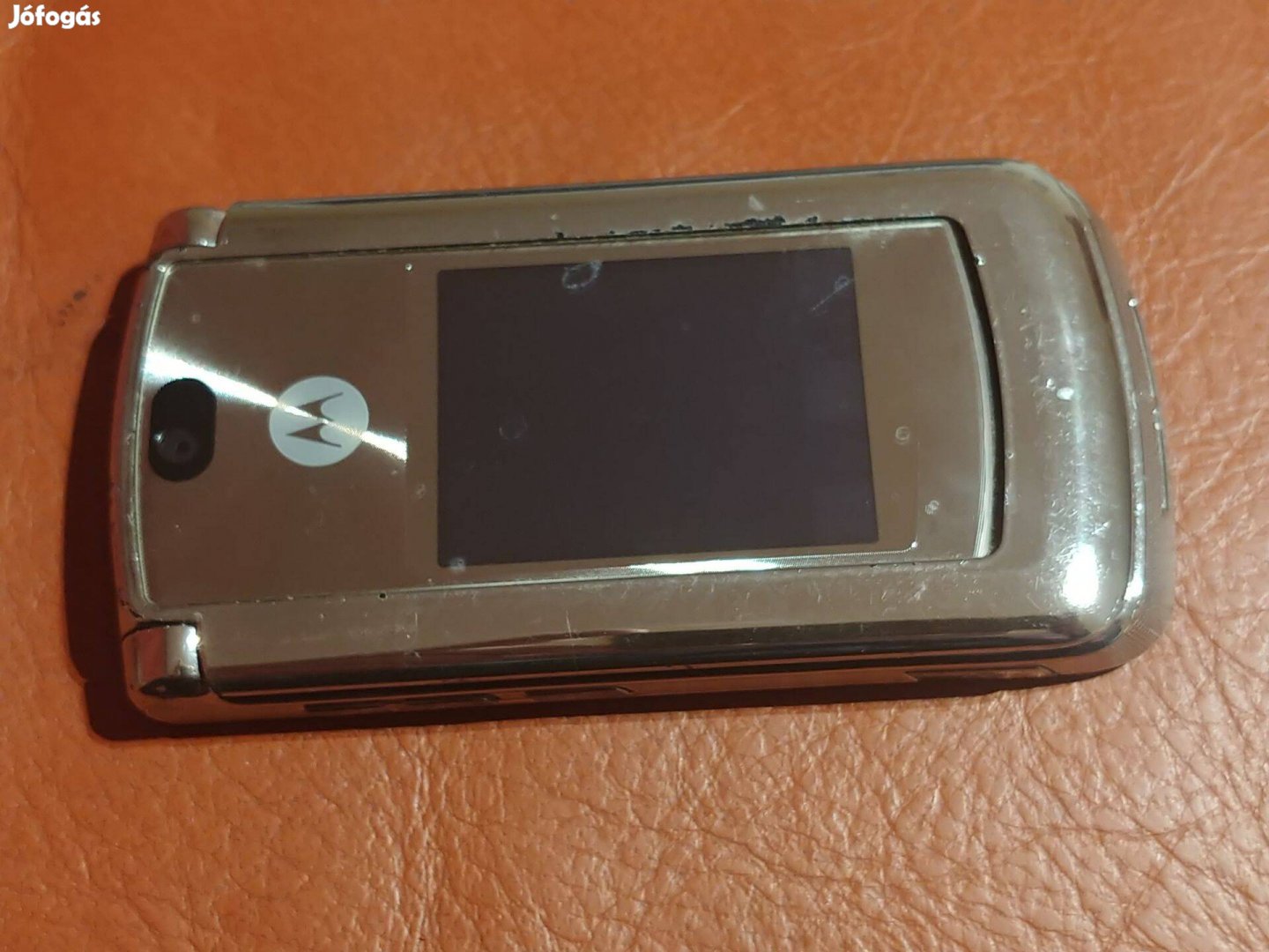 Motorola V8 fekete színű kártyafüggetlen retro kult mobil