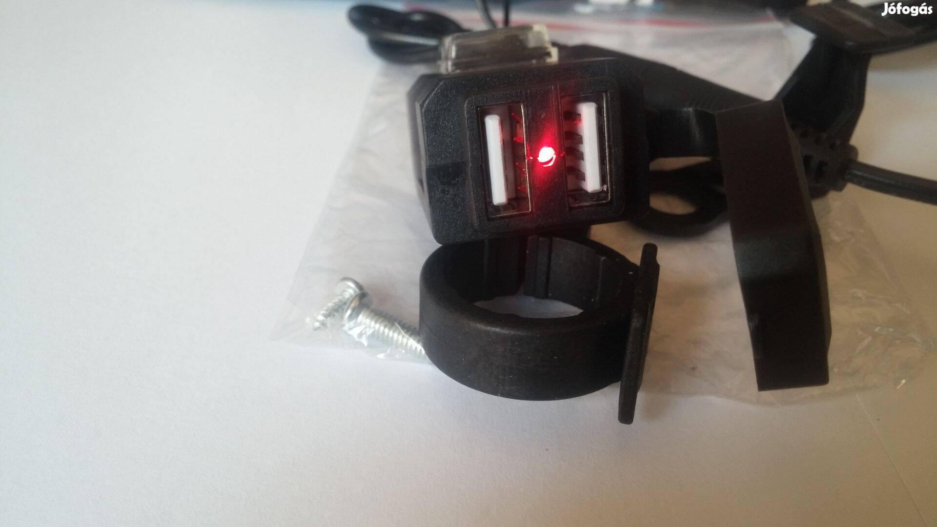 Motoros USB töltő 2 usb csatlakozó