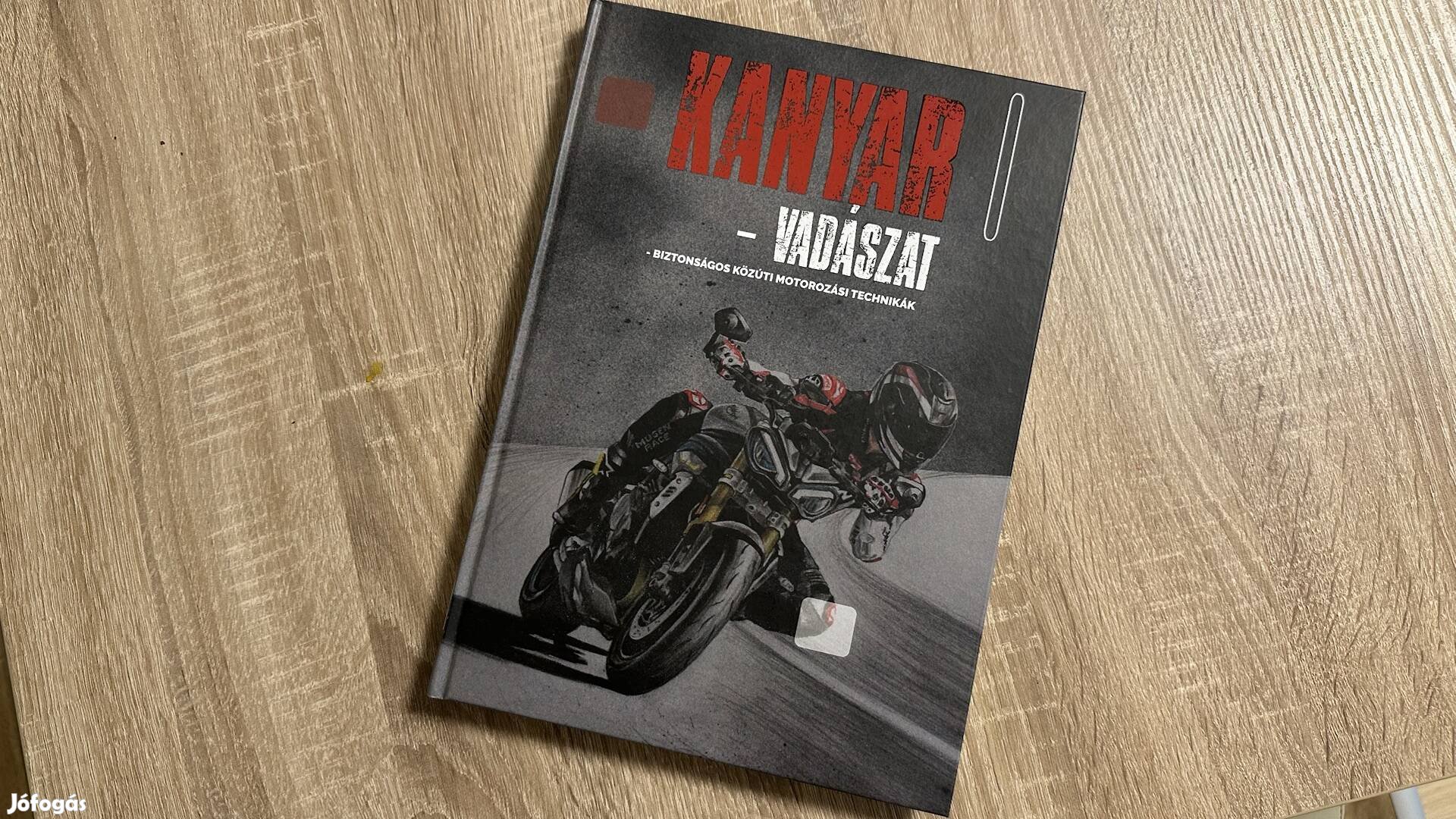 Motoros, Kanyarvadász 1 -es könyv