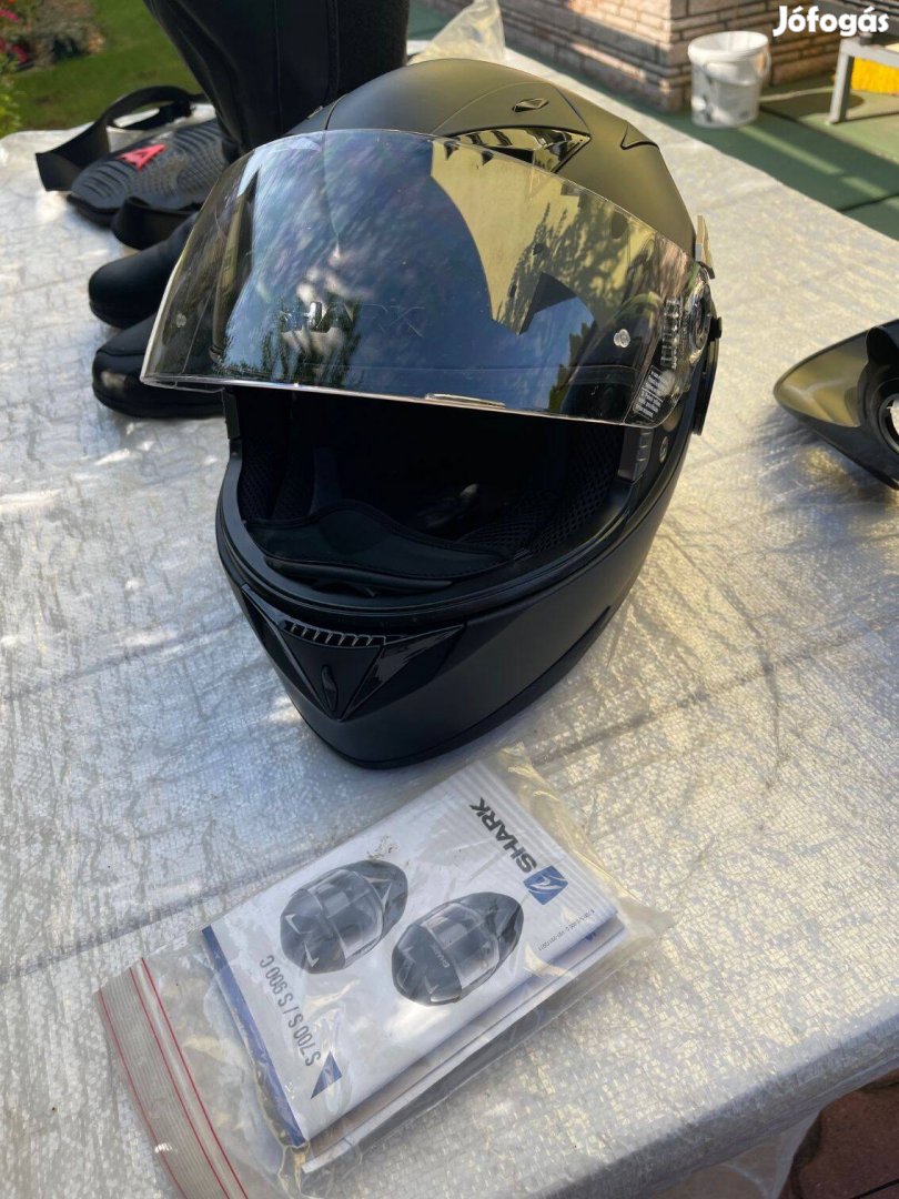 Motoros bukósisak állvédővel