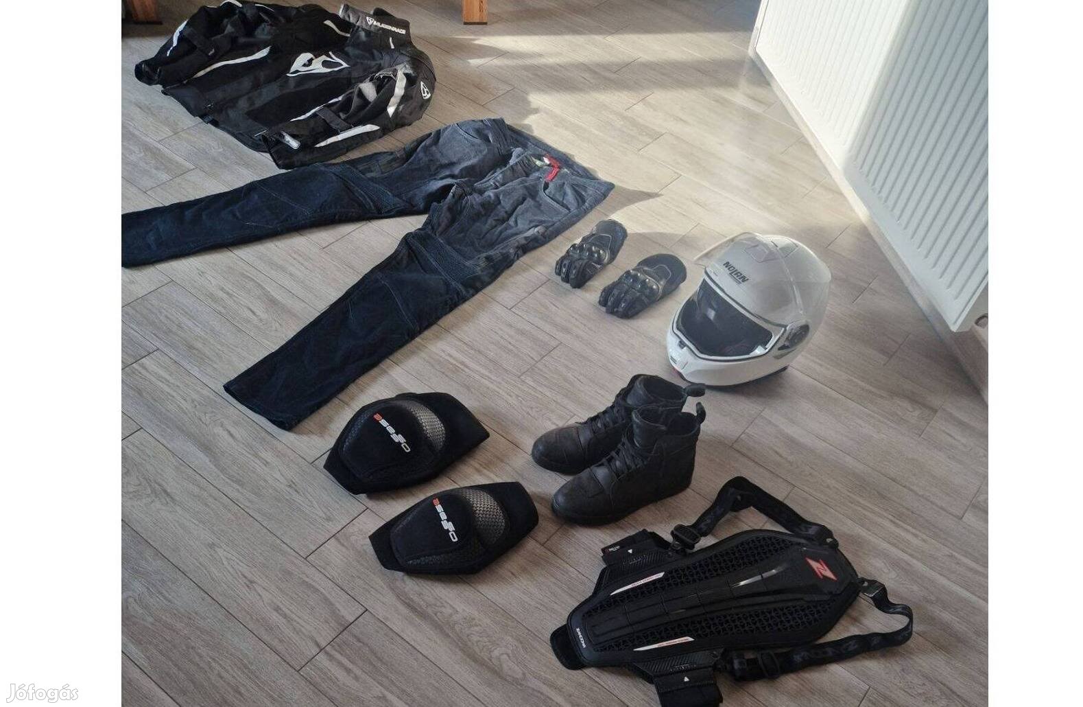 Motoros felszerelés (egyben és egyesével is eladó)